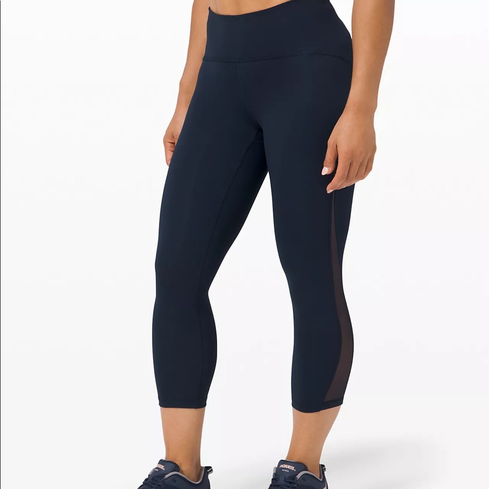 Lululemon black 21" train times crop